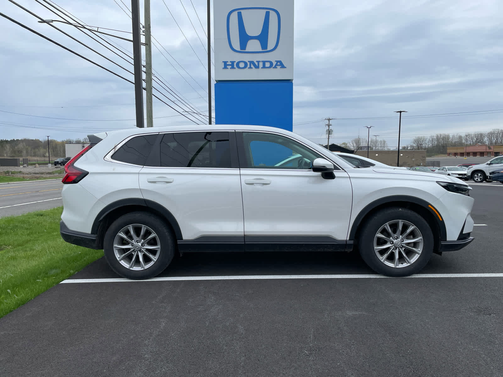 Used 2023 Honda CR-V EX image 3