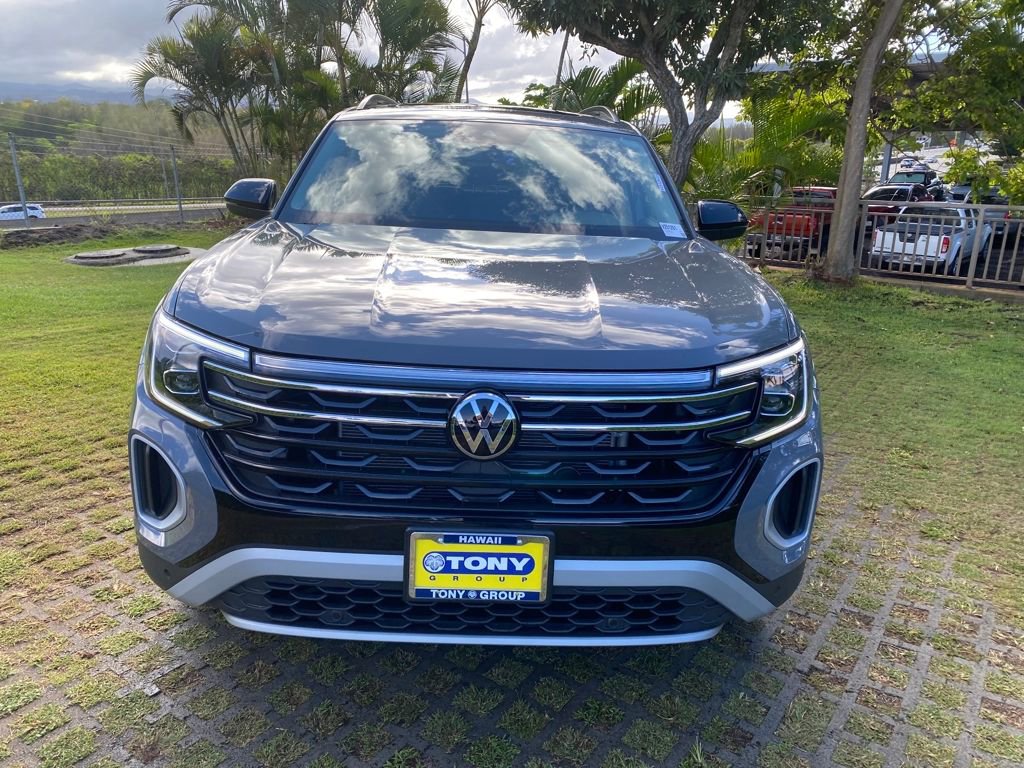 New 2025 Volkswagen Atlas Peak Edition SE image 2