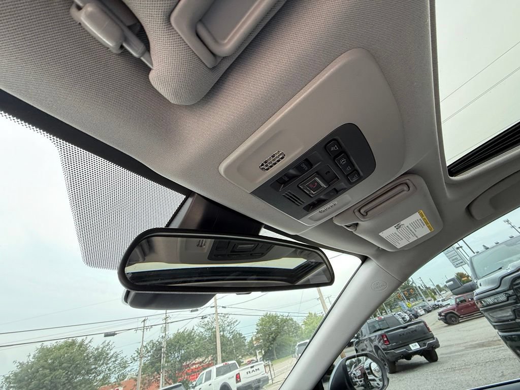 Used 2020 Toyota Camry SE FWD image 23