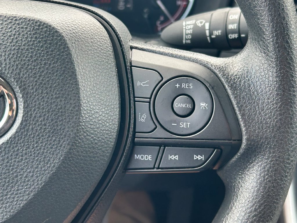 Certified 2025 Toyota RAV4 XLE FWD image 35