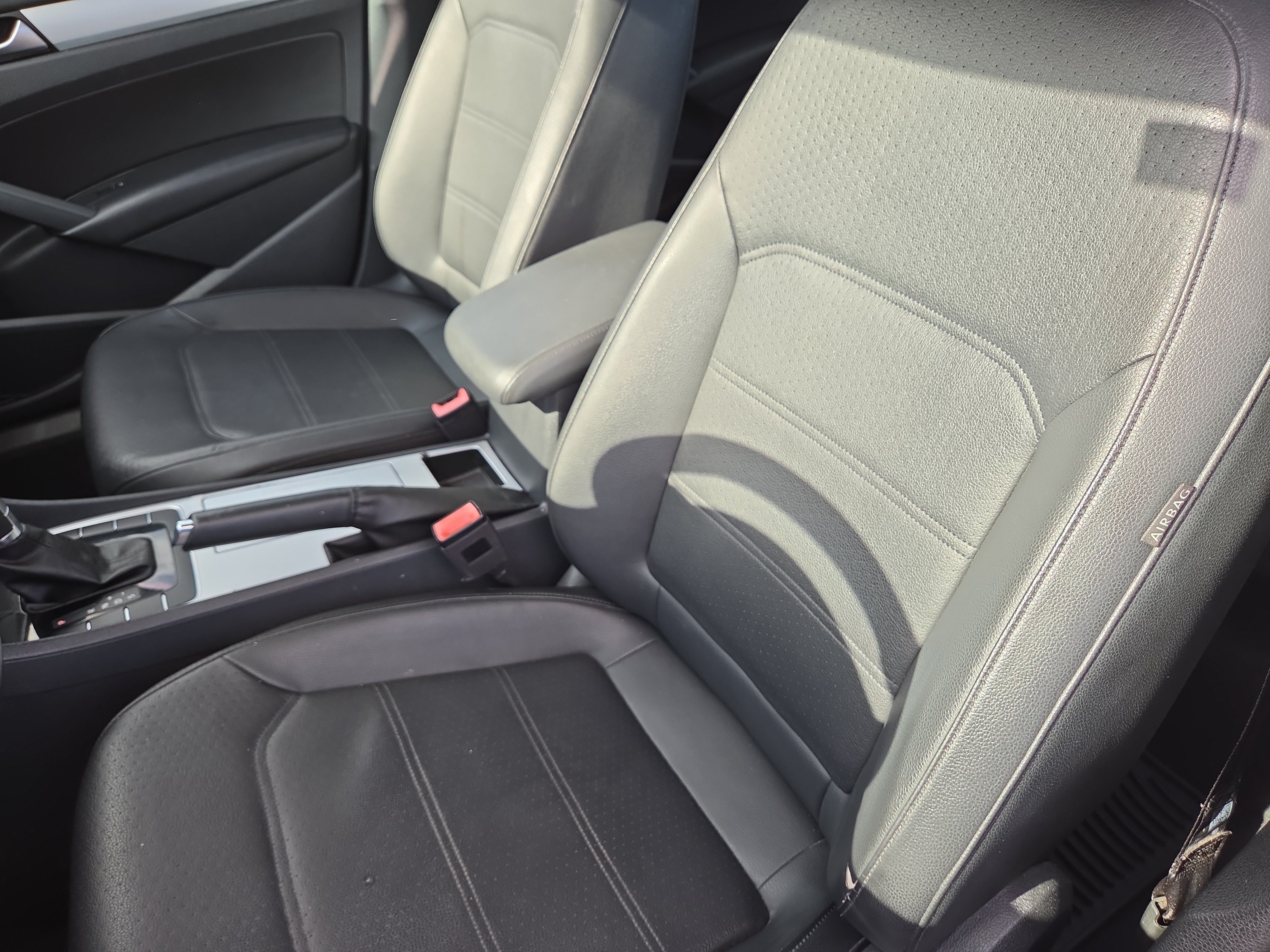 Used 2012 Volkswagen Passat 2.5 SE FWD image 2