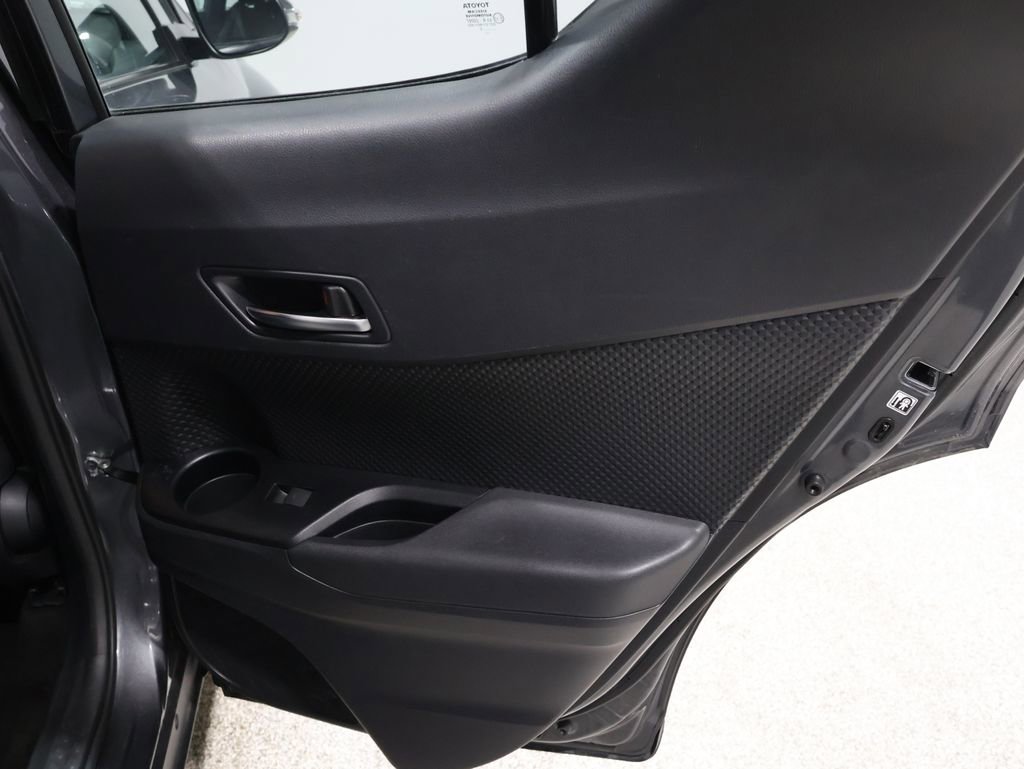 Used 2022 Toyota C-HR XLE image 21