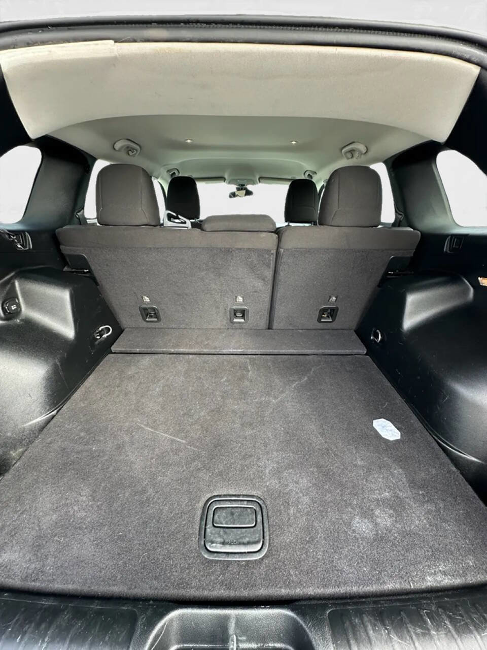 Used 2019 Jeep Cherokee Latitude w/ Popular Appearance Group image 10