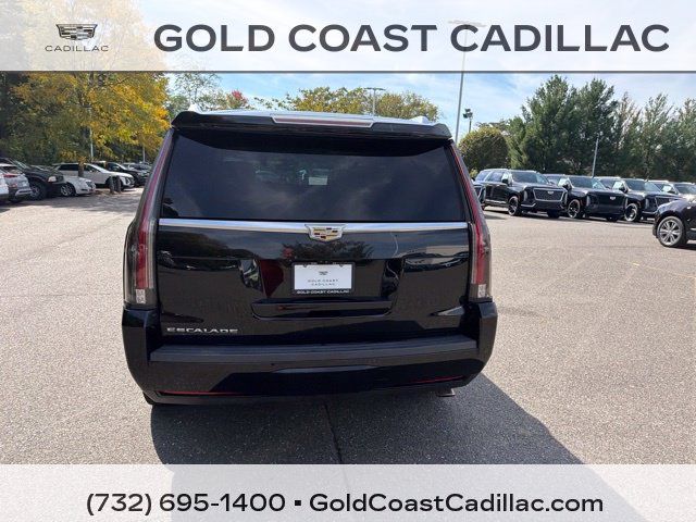 Used 2018 Cadillac Escalade Luxury AWD/4WD image 3