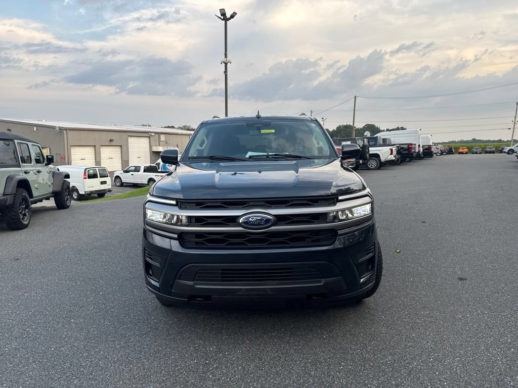Used 2023 Ford Expedition XLT AWD/4WD image 2