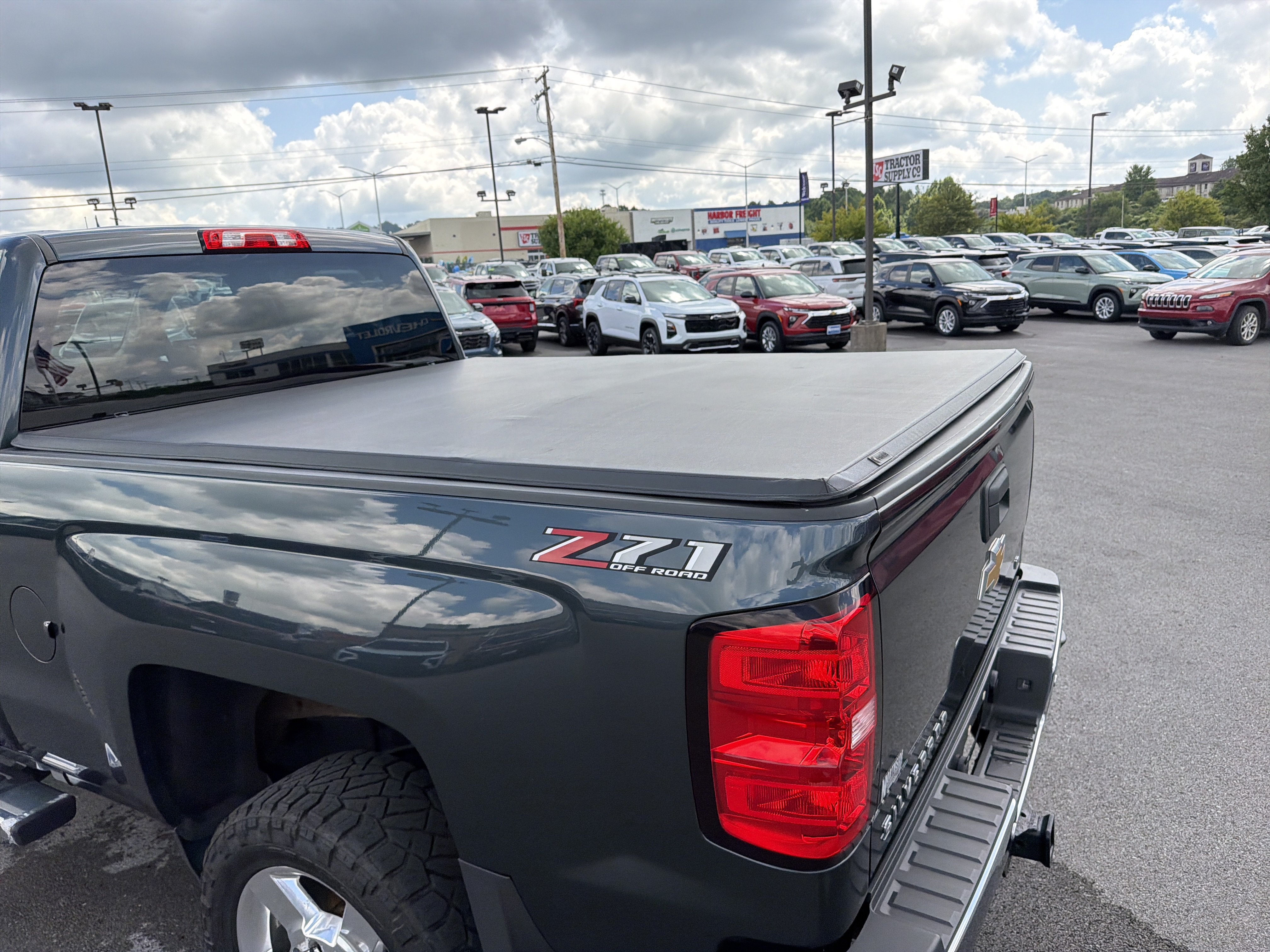 Used 2018 Chevrolet Silverado 2500 LT w/ LT Convenience Package AWD/4WD image 11