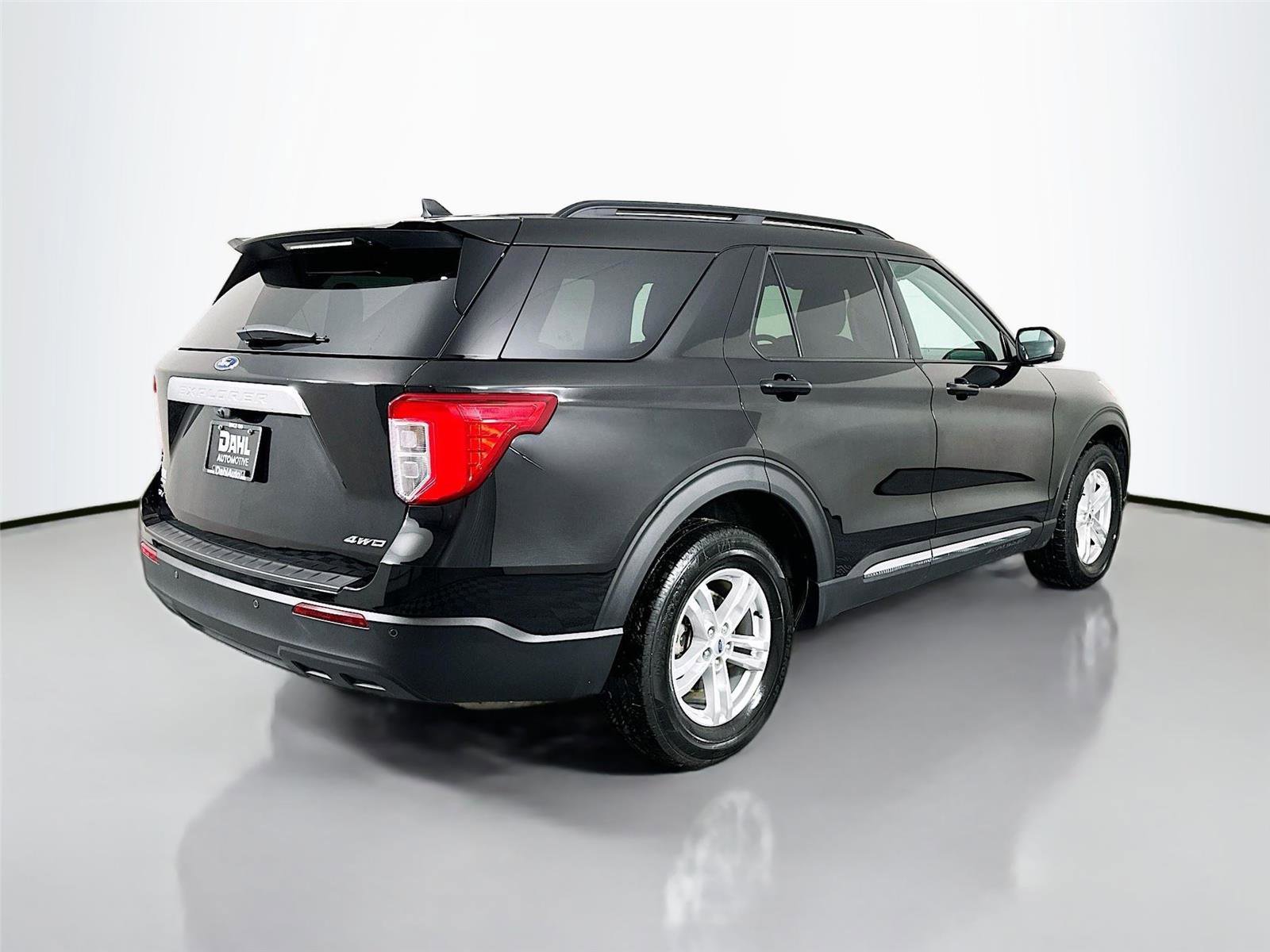 Used 2023 Ford Explorer XLT image 7