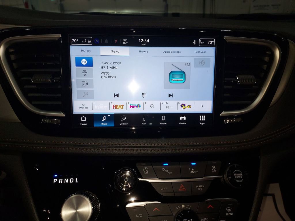 New 2026 Chrysler Pacifica Pinnacle w/ Trailer Tow Group image 22