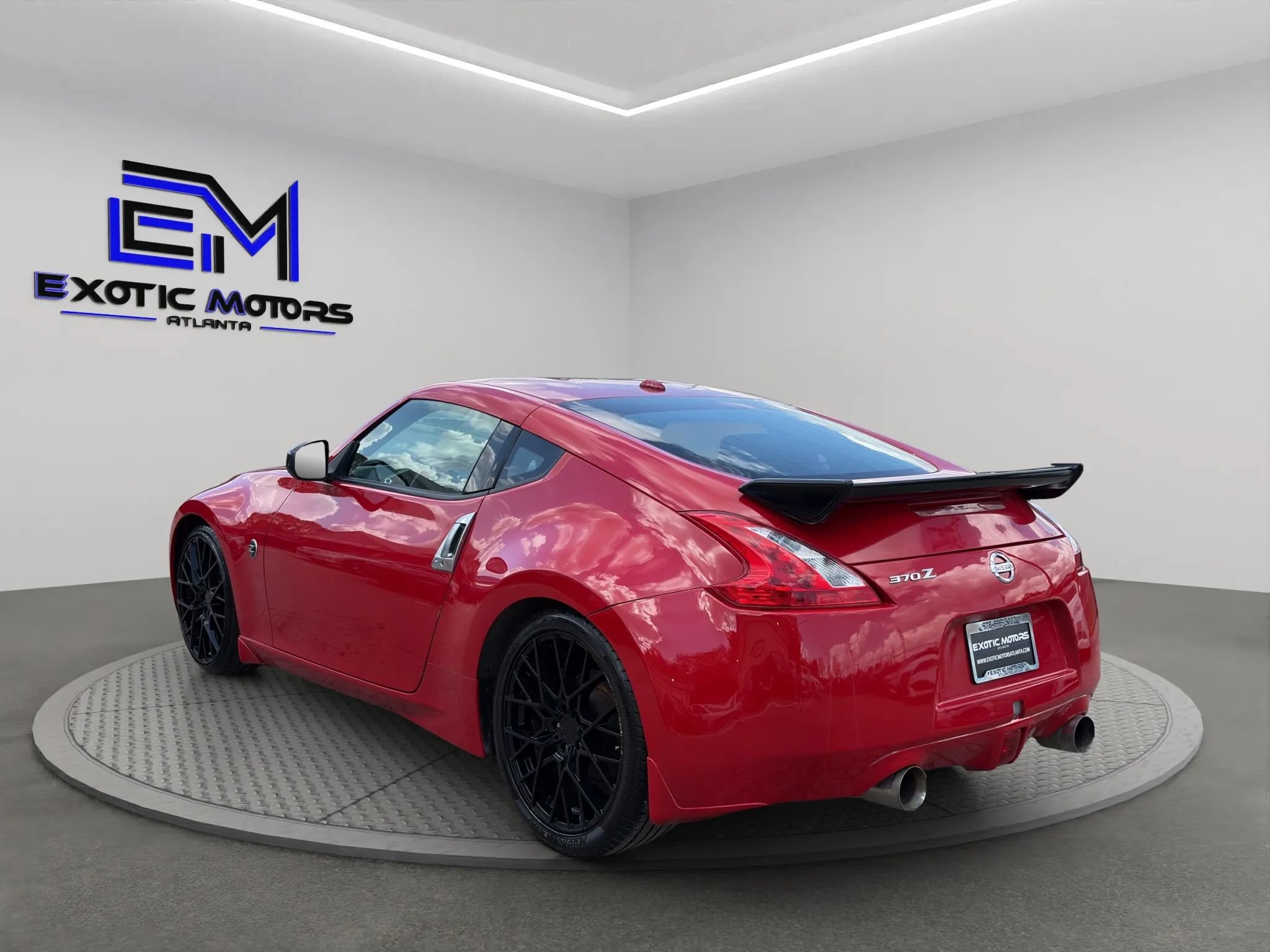 Used 2009 Nissan 370Z Touring RWD image 3