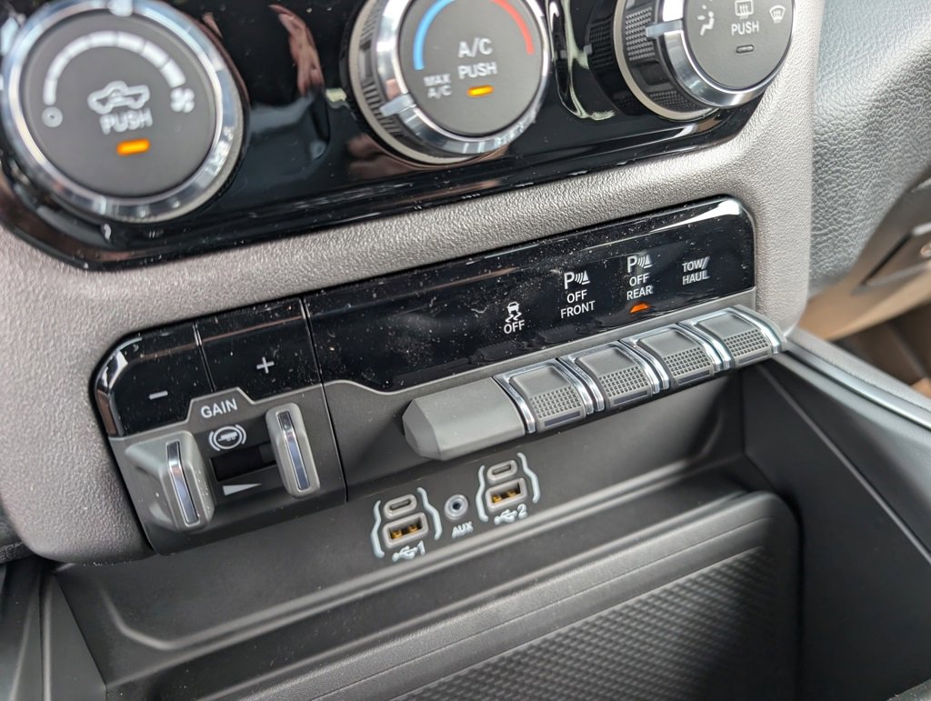 New 2026 RAM 1500 4x4 Crew Cab image 28