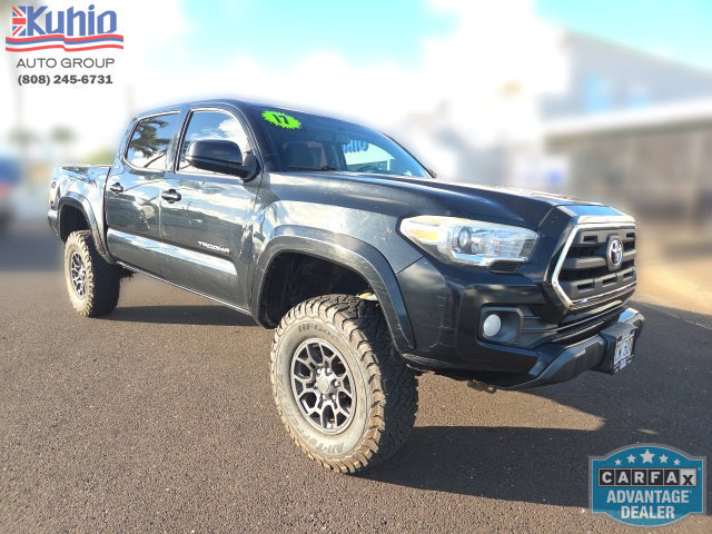 Used 2017 Toyota Tacoma SR5 AWD/4WD image 3