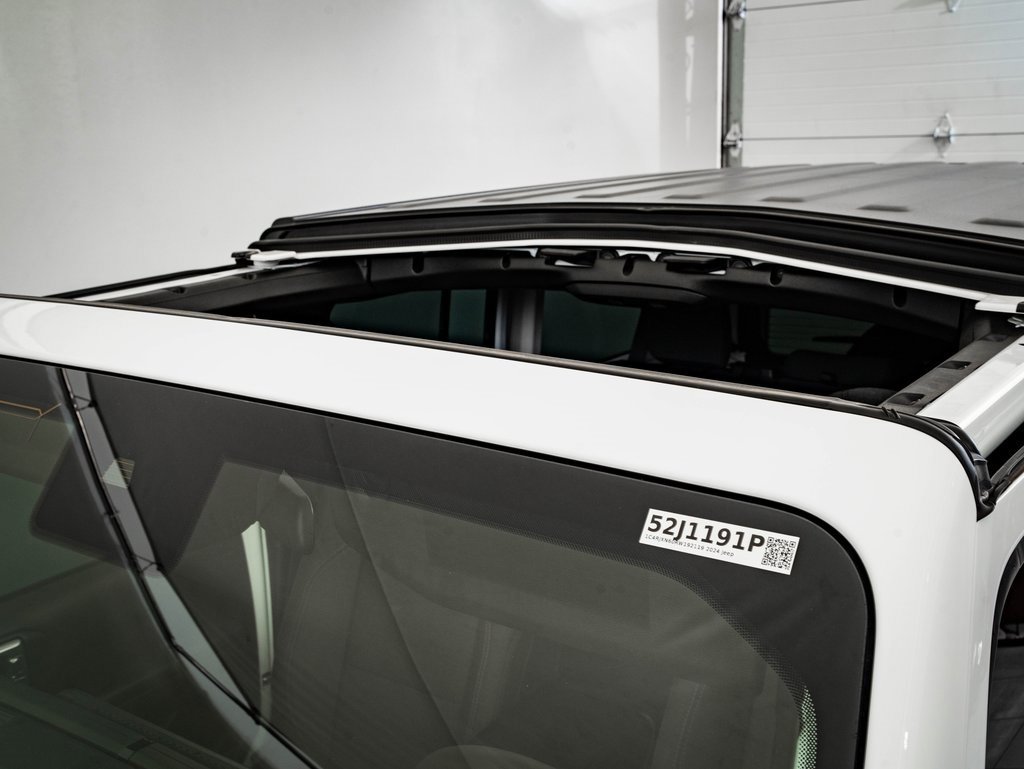 Used 2024 Jeep Wrangler Unlimited image 14