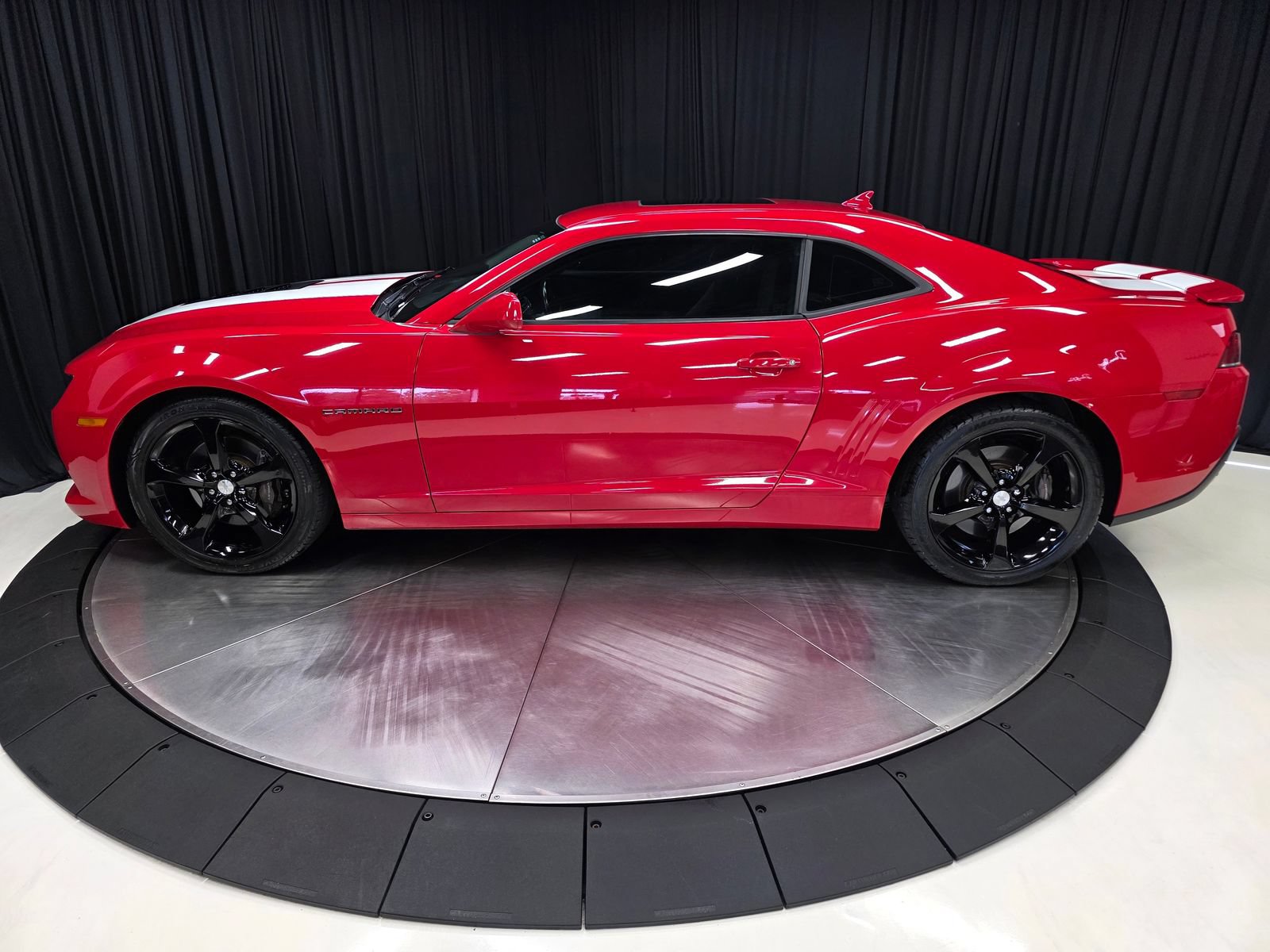 Used 2014 Chevrolet Camaro SS w/ RS Package RWD image 8