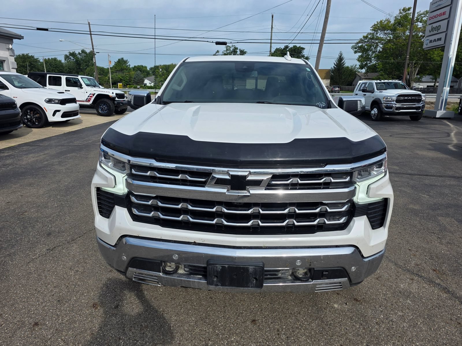 Used 2023 Chevrolet Silverado 1500 LTZ AWD/4WD image 8