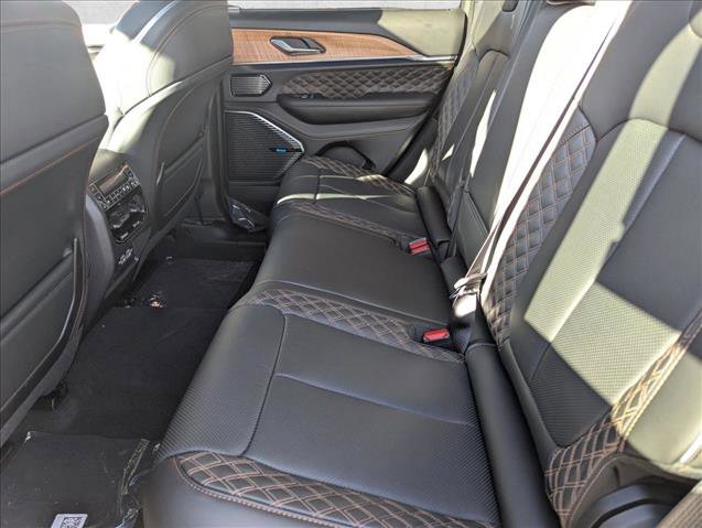 New 2025 Jeep Grand Cherokee Summit image 15