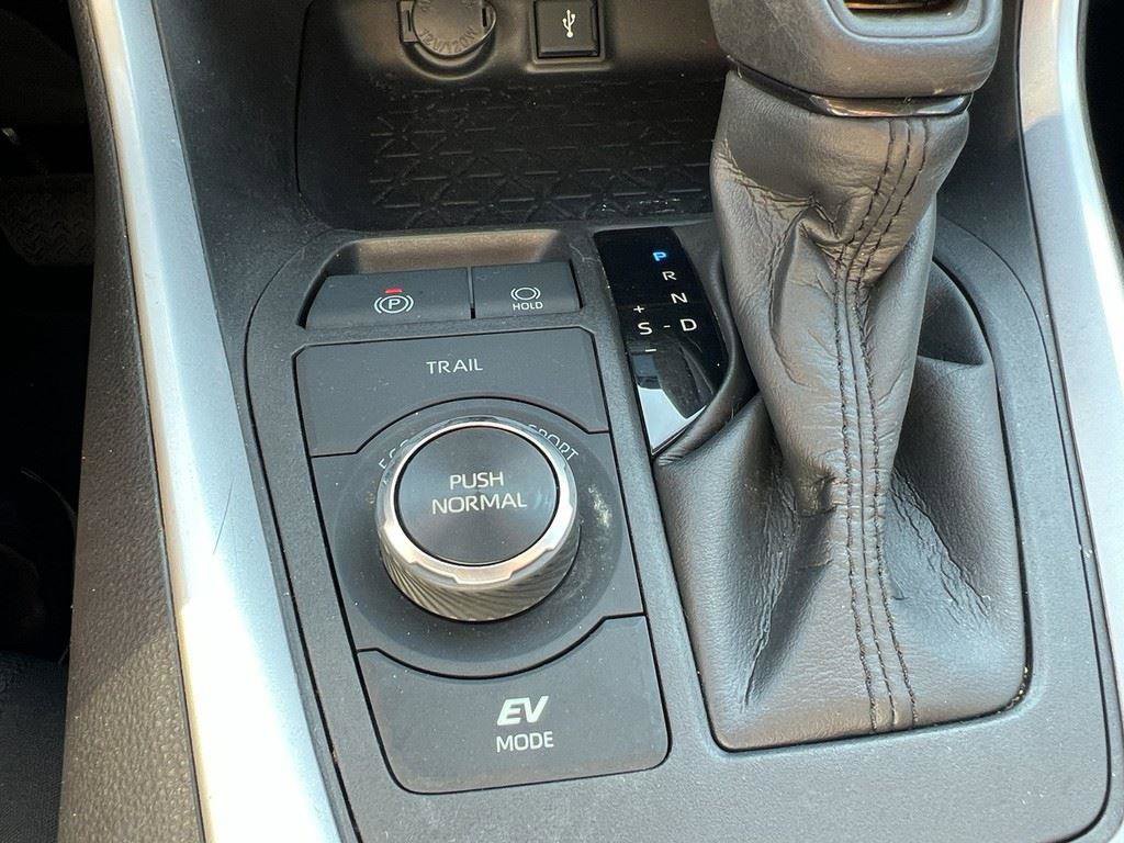 Used 2022 Toyota RAV4 XLE image 22