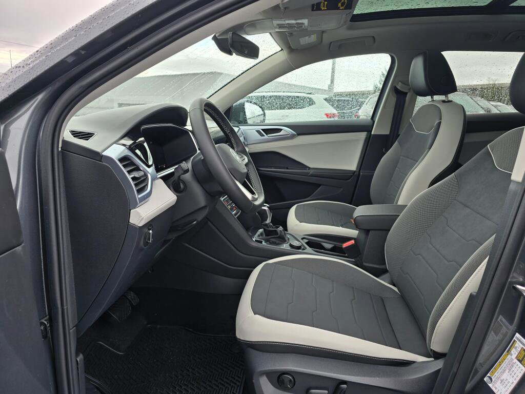 New 2026 Volkswagen Taos SE image 20