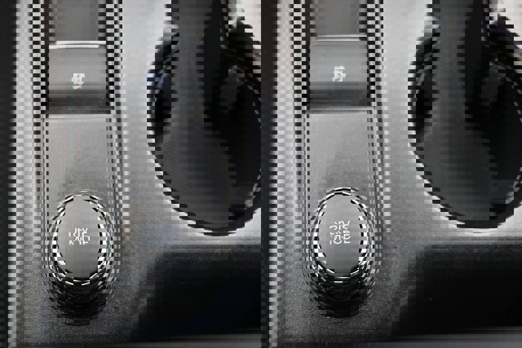 Used 2025 Ford Explorer ST-Line w/ ST-Line Street Pack AWD/4WD image 24