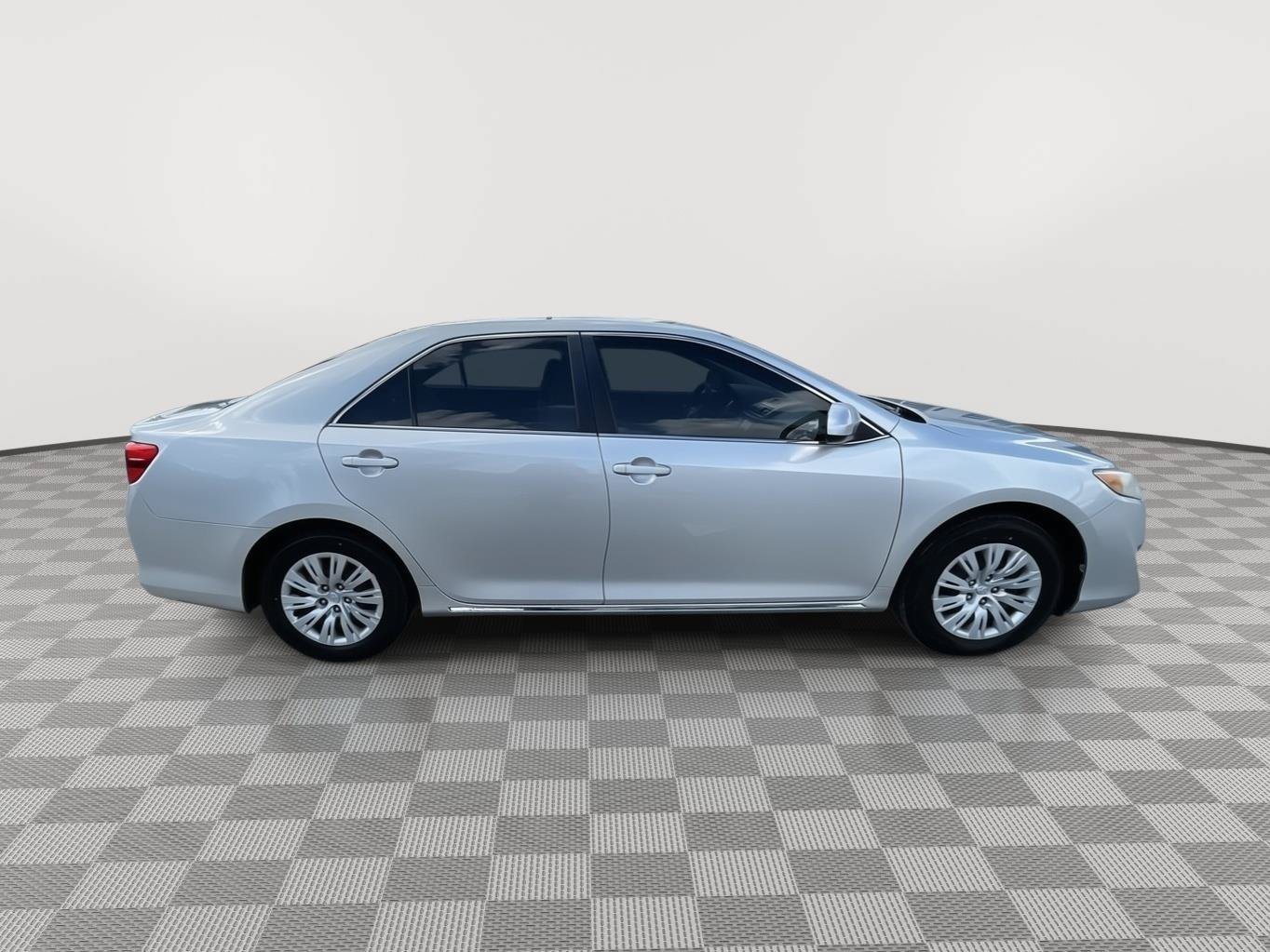 Used 2014 Toyota Camry LE FWD image 15