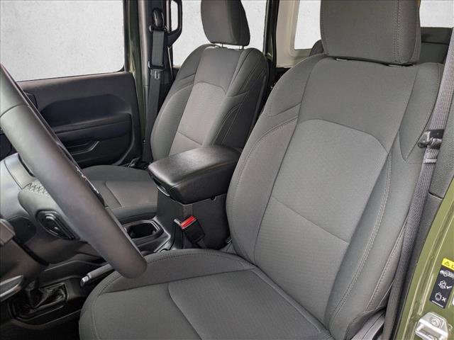 Used 2023 Jeep Wrangler Unlimited AWD/4WD image 16