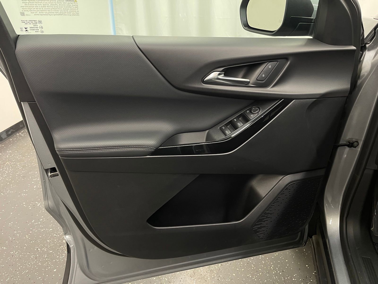 Used 2025 Chevrolet Equinox LT image 9