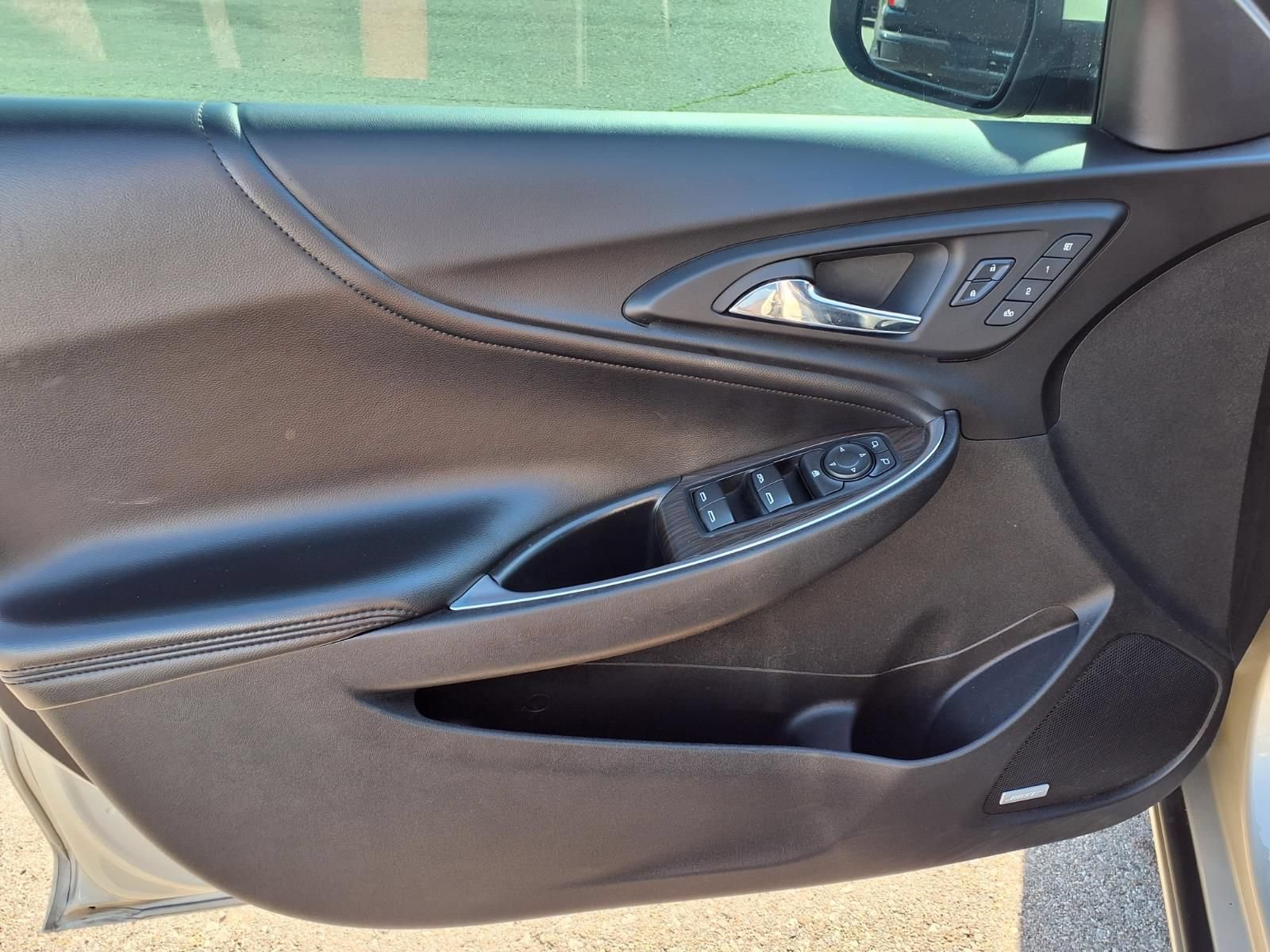 Used 2016 Chevrolet Malibu Premier FWD image 14