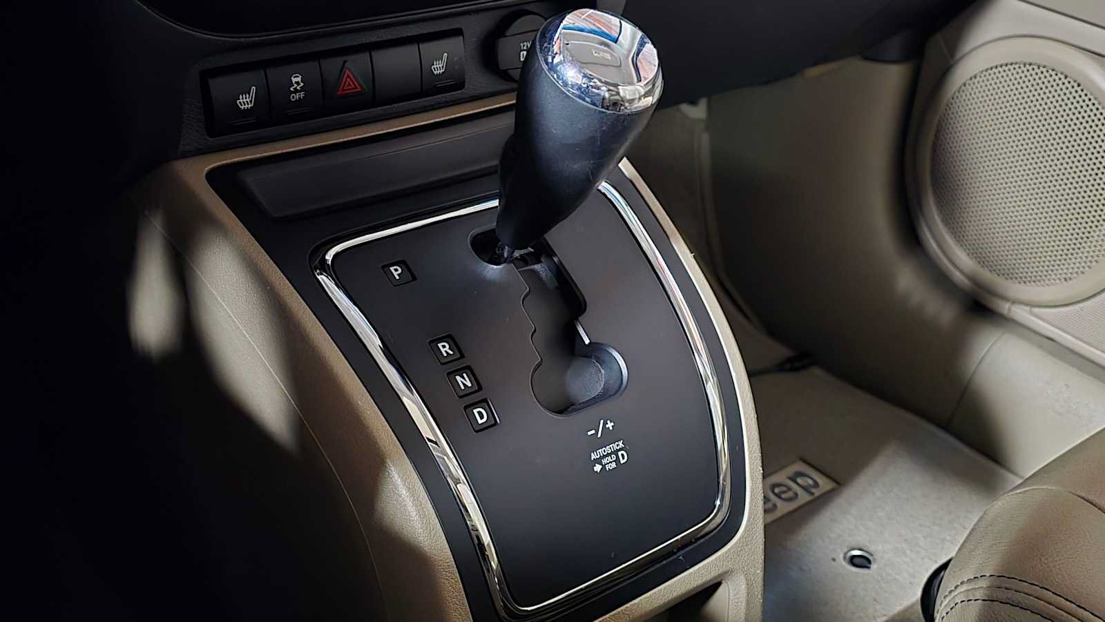 Used 2015 Jeep Patriot High Altitude AWD/4WD image 38