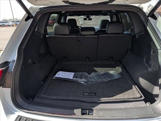 Certified 2024 Volkswagen Tiguan SE R-Line AWD/4WD image 19