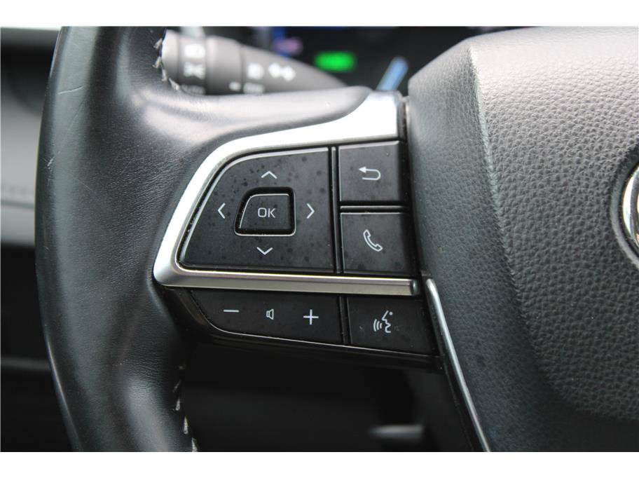 Used 2021 Toyota Highlander XLE AWD/4WD image 19