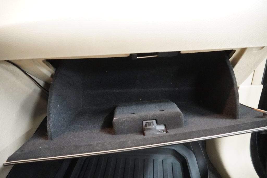 Used 2013 Ford Taurus SEL FWD image 36