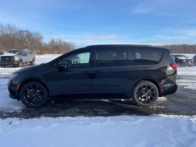 New 2026 Chrysler Pacifica Select image 12