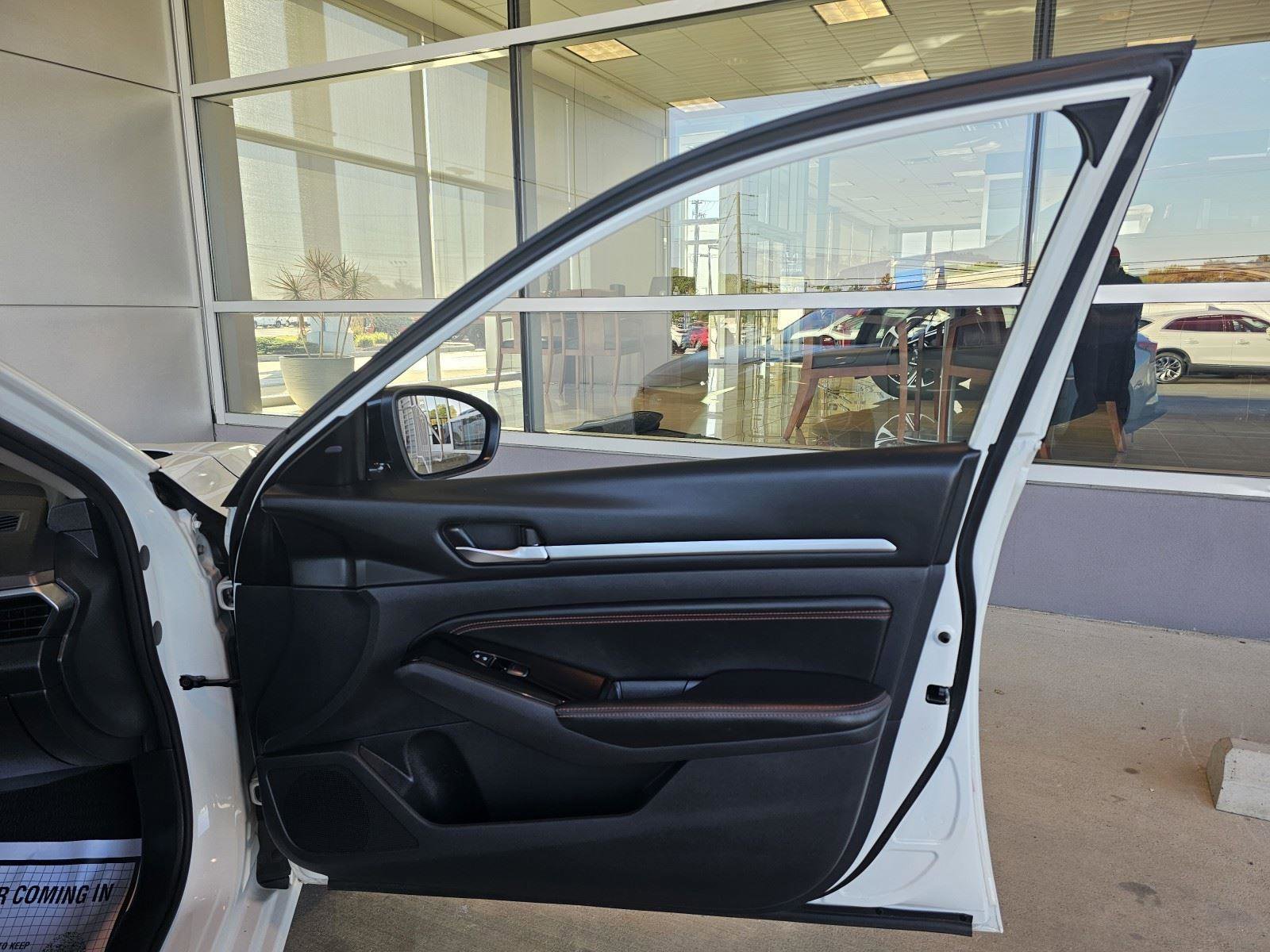 Used 2023 Nissan Altima 2.5 SR image 12