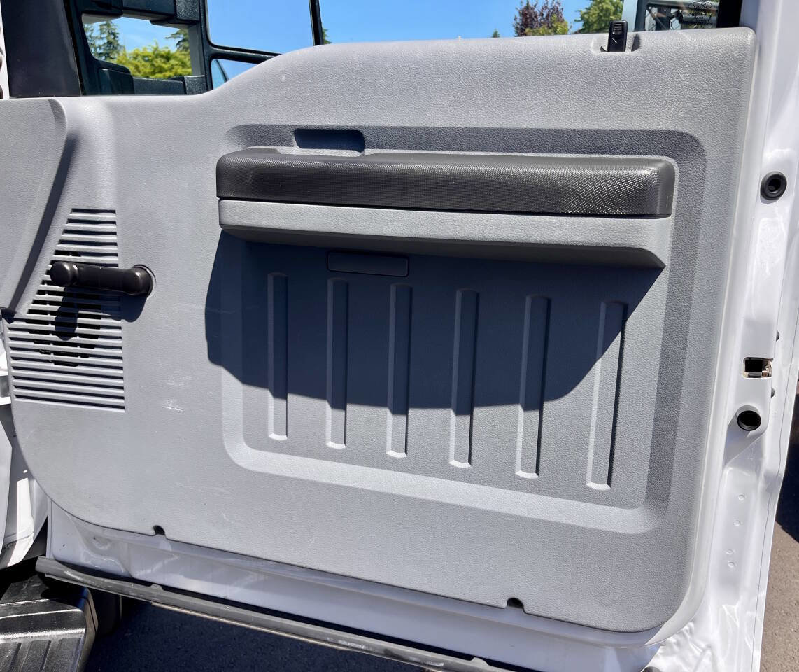 Used 2014 Ford F550 2WD Regular Cab Super Duty image 26
