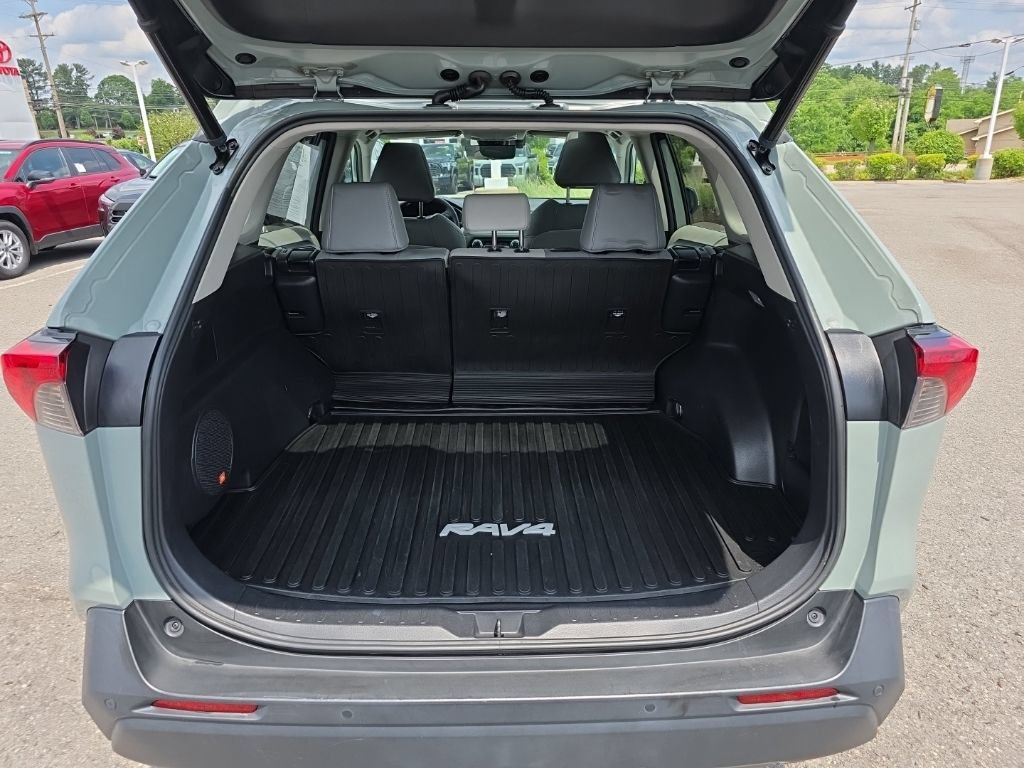 Certified 2021 Toyota RAV4 XLE Premium AWD/4WD image 6