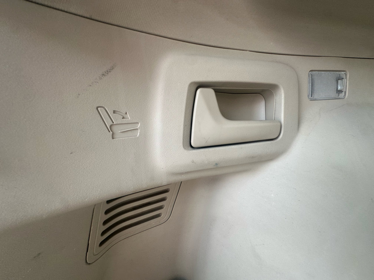 Used 2010 Toyota Venza image 38