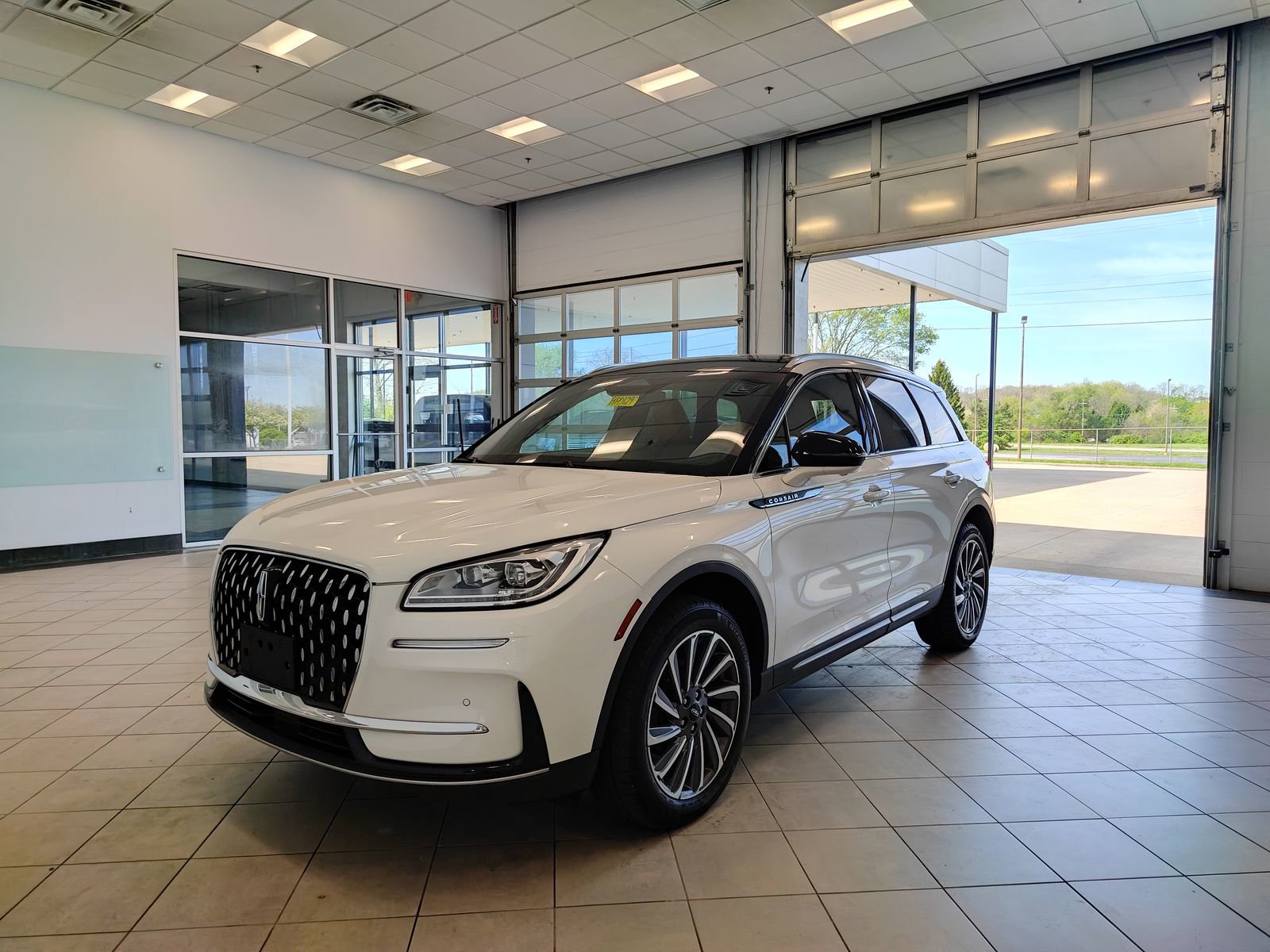 Used 2023 Lincoln Corsair Reserve w/ Equipment Group 201A image 6