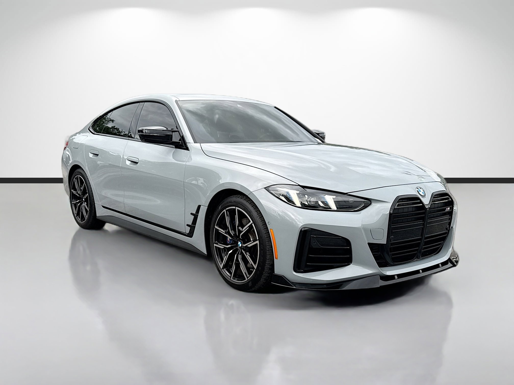 Used 2025 BMW M440i RWD image 1