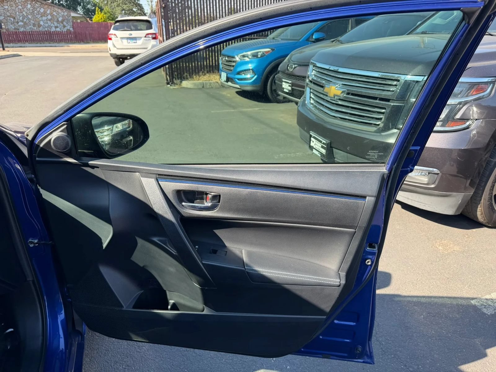 Used 2017 Toyota Corolla SE w/ Body Protection Package FWD image 15