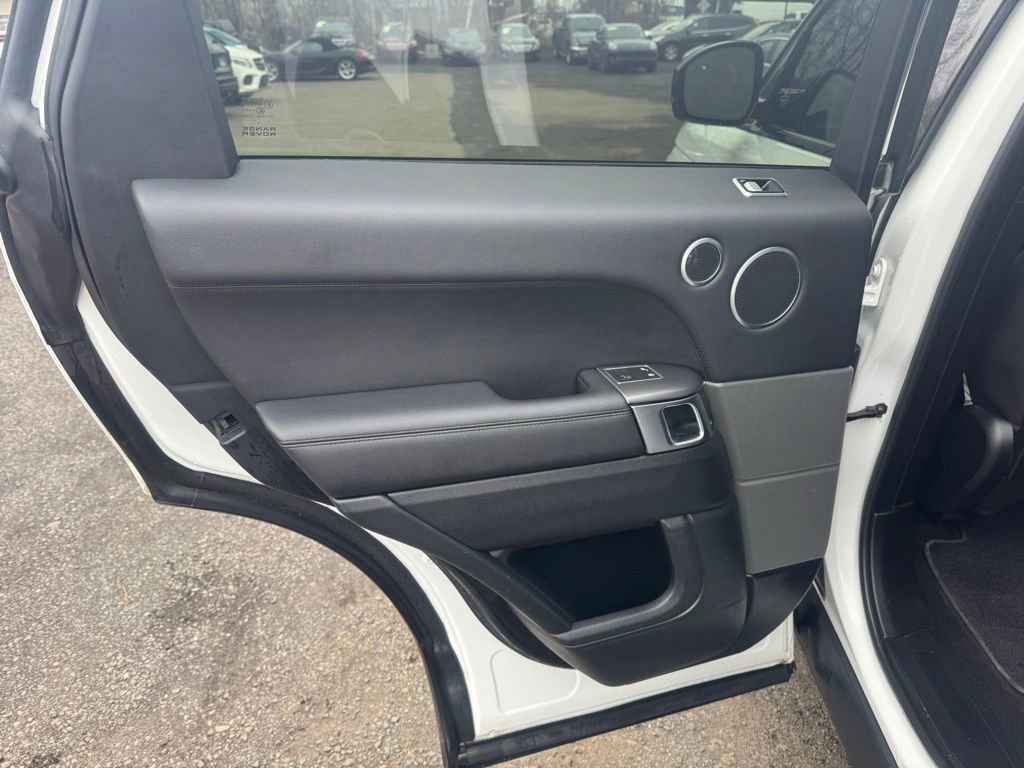 Used 2020 Land Rover Range Rover Sport SE image 28