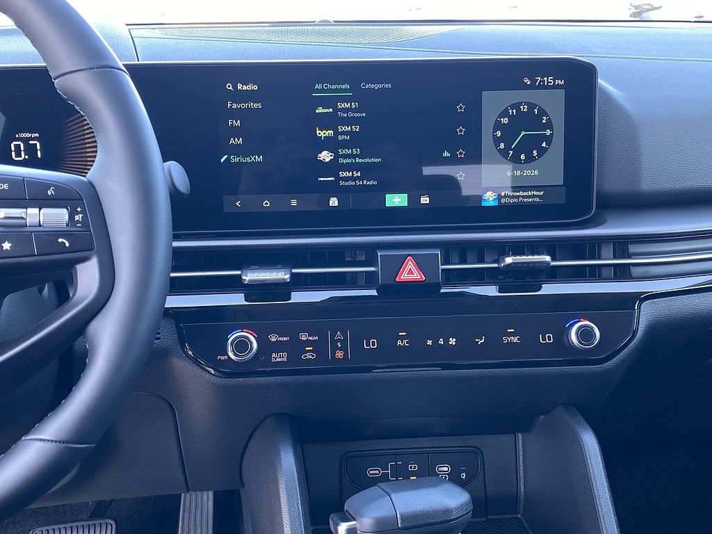 New 2026 Kia Sportage EX w/ EX Panorama Roof Package FWD image 18