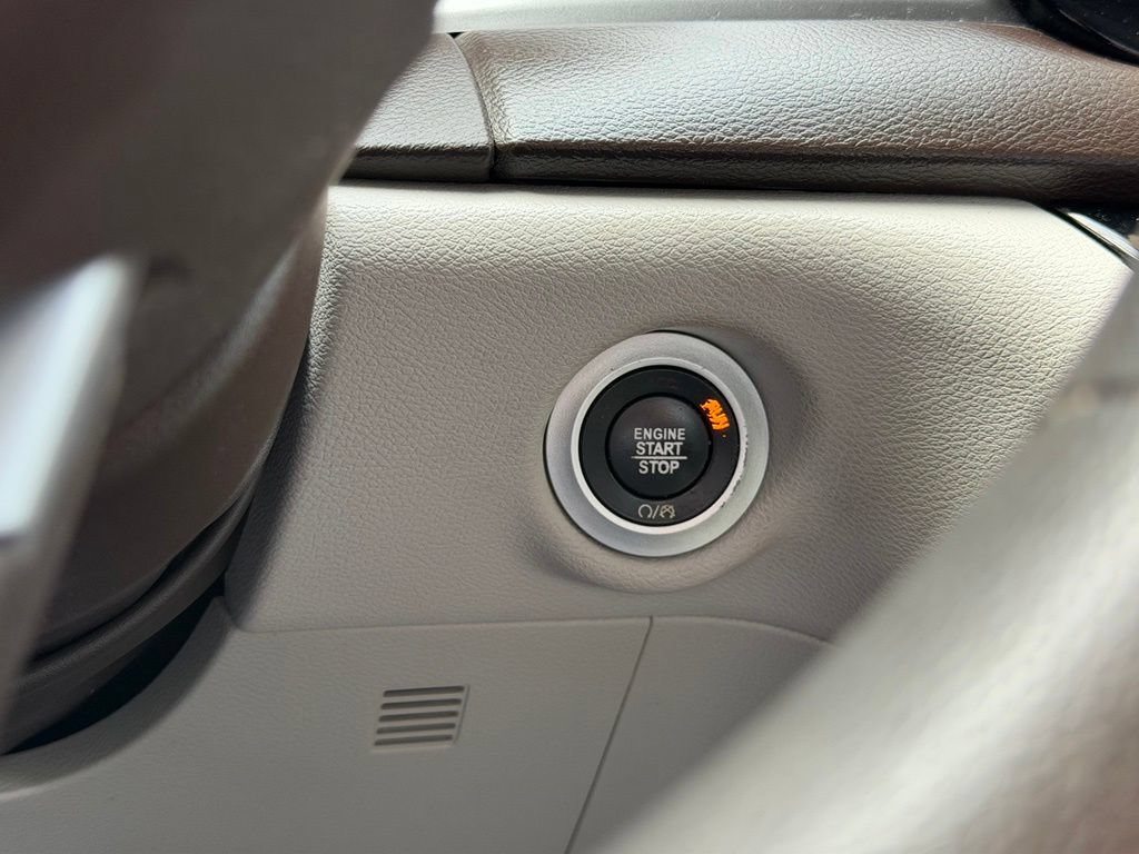 Used 2017 Chrysler Pacifica Touring FWD image 18