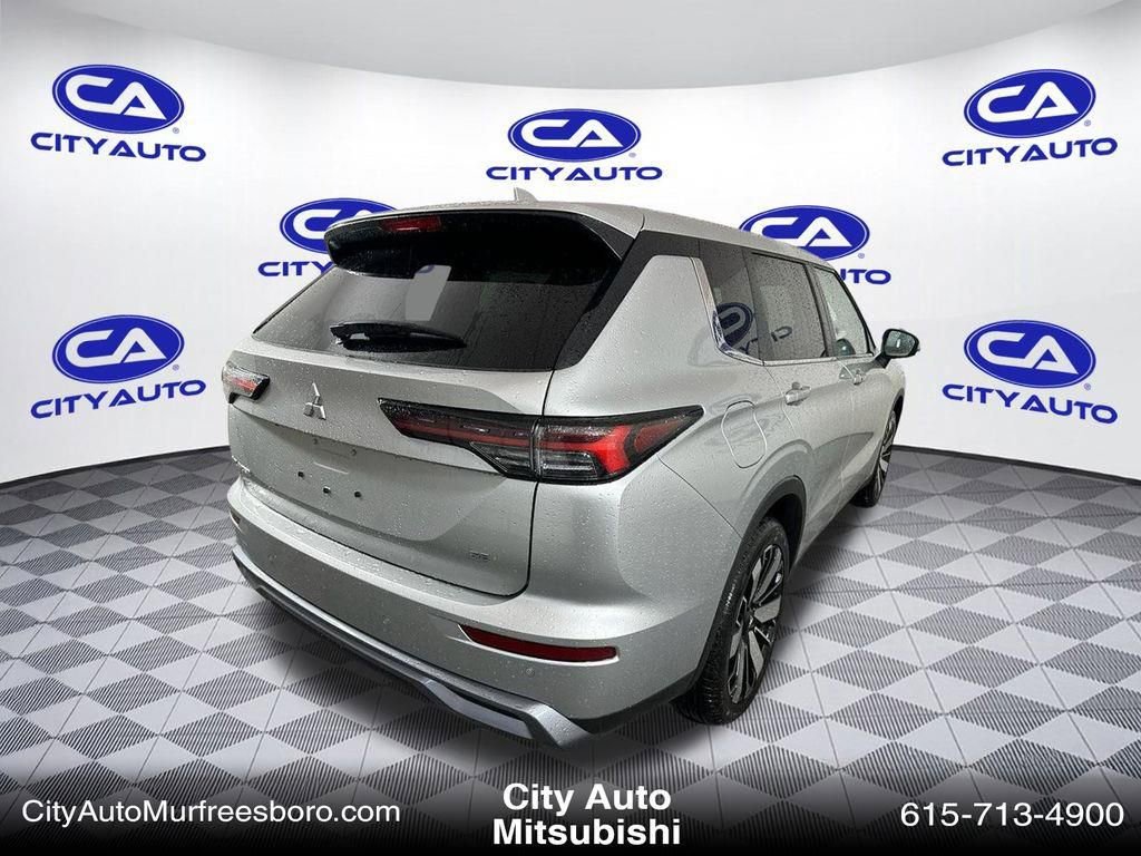New 2025 Mitsubishi Outlander SE image 9