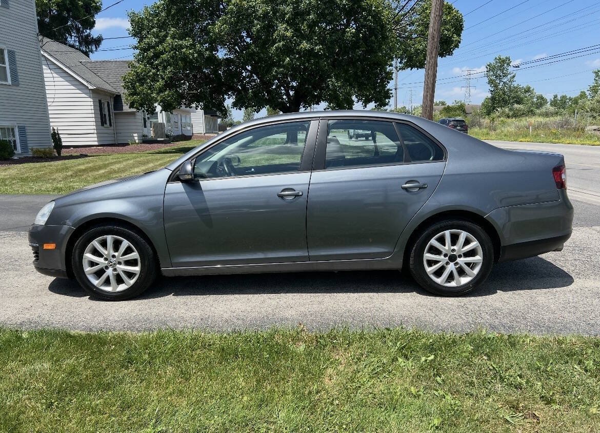 Used 2010 Volkswagen Jetta SE FWD image 4