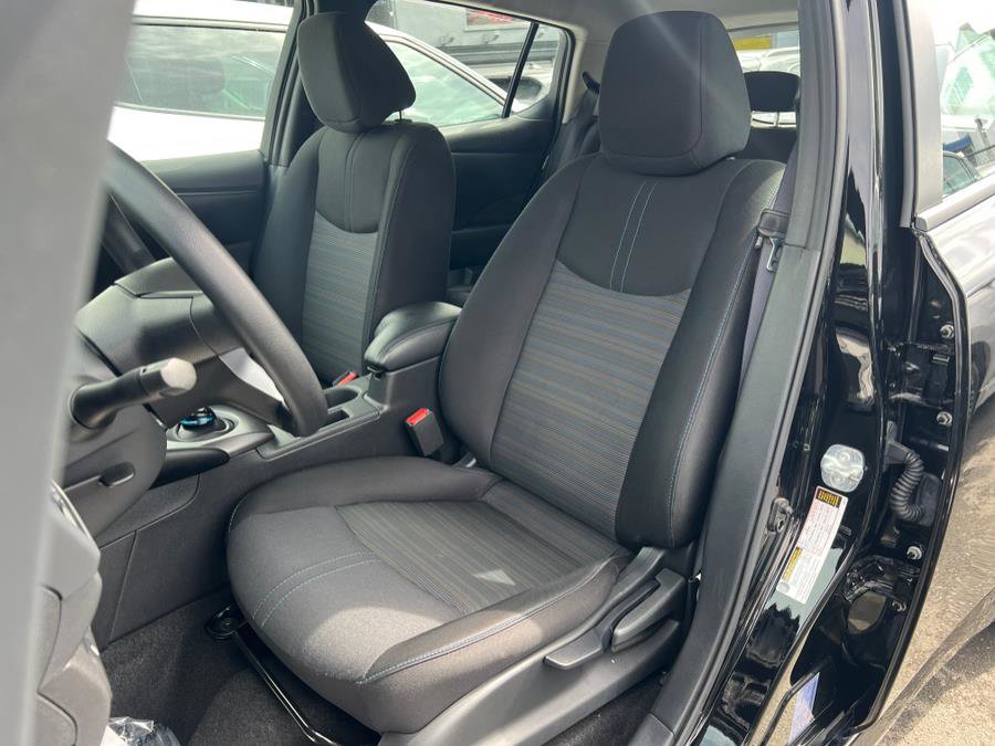 Used 2025 Nissan Leaf S image 17