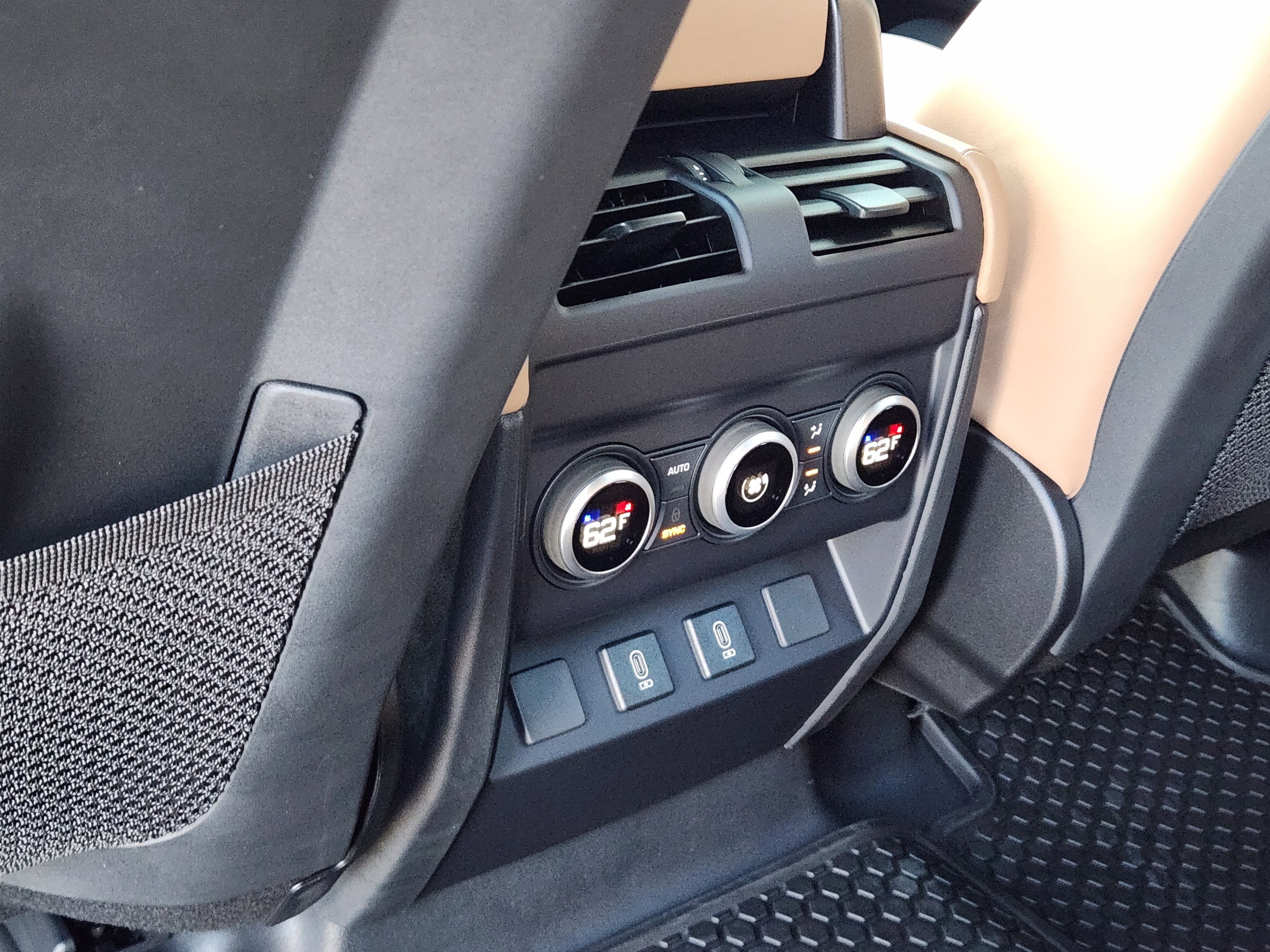 New 2026 Land Rover Defender 110 X-Dynamic SE image 31