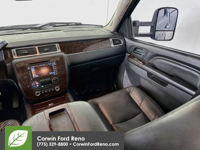 Used 2011 GMC Sierra 2500 Denali w/ Suspension Package, Off-Road AWD/4WD image 26