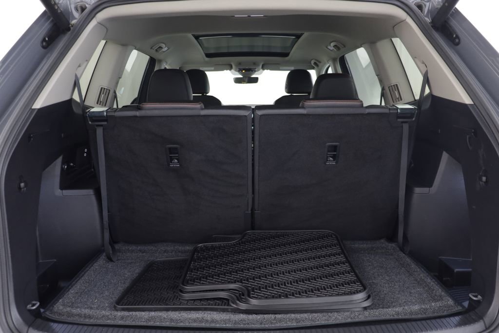 Used 2025 Volkswagen Atlas Peak Edition SE AWD/4WD image 18