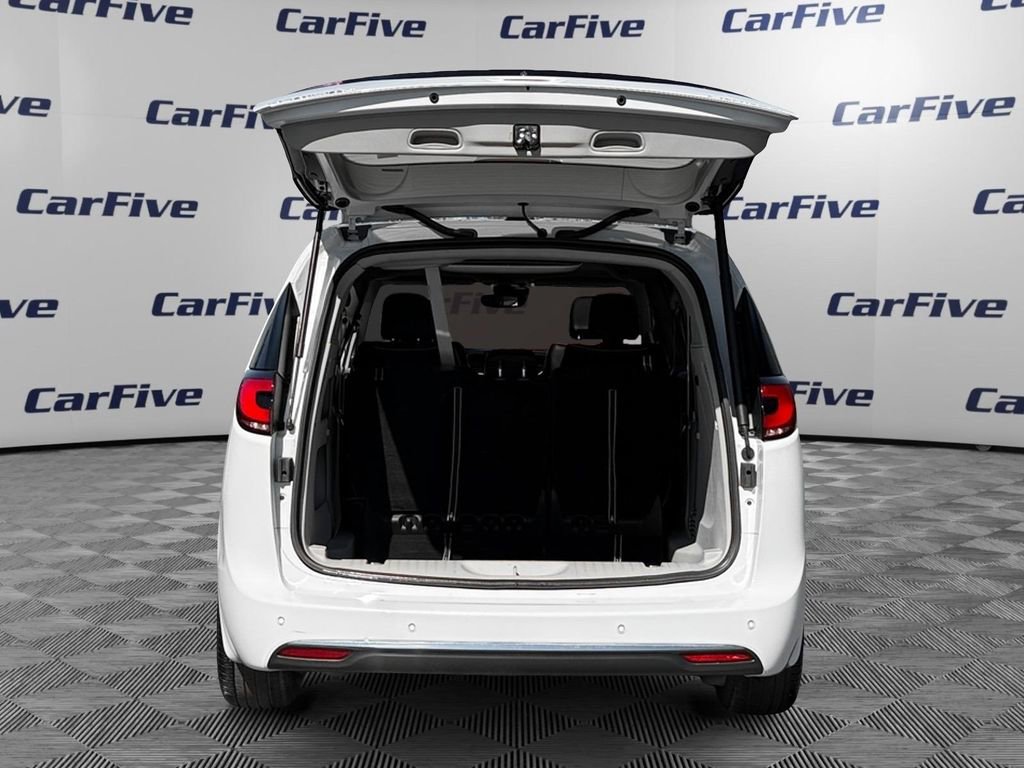 Used 2024 Chrysler Pacifica Limited image 11