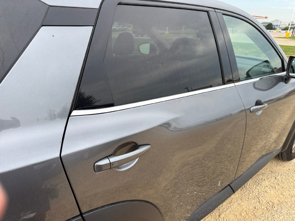 Used 2025 Nissan Pathfinder SL AWD/4WD image 39