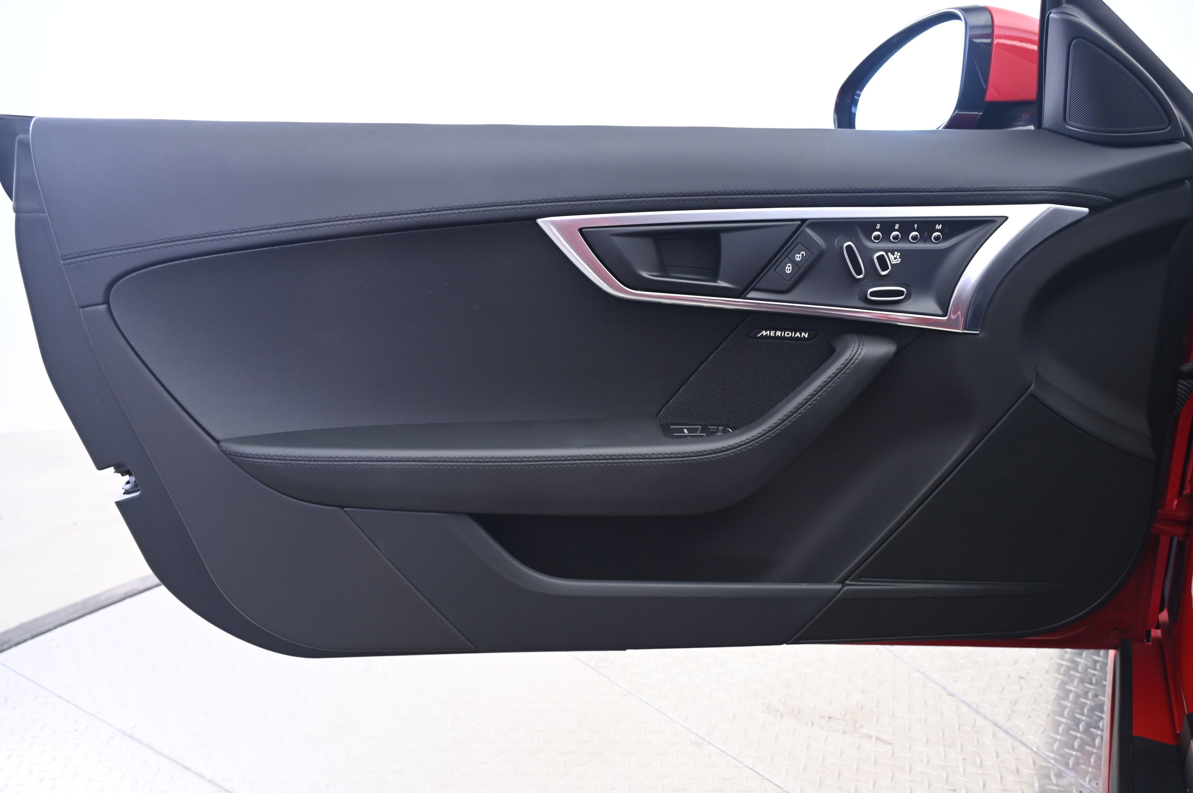 Used 2018 Jaguar F-TYPE Coupe image 21